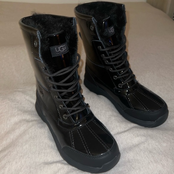 UGG Patent leather Winter boots - Picture 2 of 3